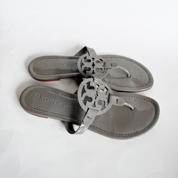 Tory Burch Gray Patent Leather Miller Sandals Size 8.5 - Picture 4 of 8